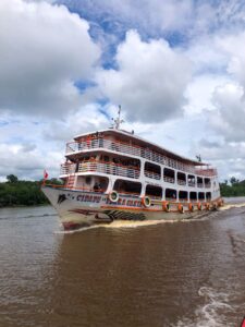 Procurando um Barco para viajar? Vai no Zarpar. Encontre um barco para www.zarpar.app Zarpar - Passagem barco A Zarpar é uma empresa nascida com o objetivo de desenvolver tecnologias que tornam o transporte na Amazônia mais eficiente, trazendo inovação aos processos e aplicando tecnologias nessa área. Portanto, queremos modificar a visão da sociedade e das empresas amazônicas sobre esse tipo de transporte. #zarpar #Passagemdelancha #barco #passagemdebarco #belem #terminalHidroviario #portos #appzarpar #zarparapp BELÉM > MANAUS Tipo acomodações: Redes e Camarote; Ida:  QUARTA | SEXTA  às 18:00 h Volta: - Quant. Camarote: 6 Tempo de Viagem: 24 horas Lotação: Não disponível Leva Carga:  Cargas, Veículos e encomendas. navio cobra sete belem para anajas - zarpar - passagem de barco